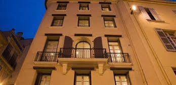 Hotel De La Republique 2*